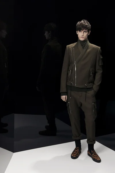 Look 2